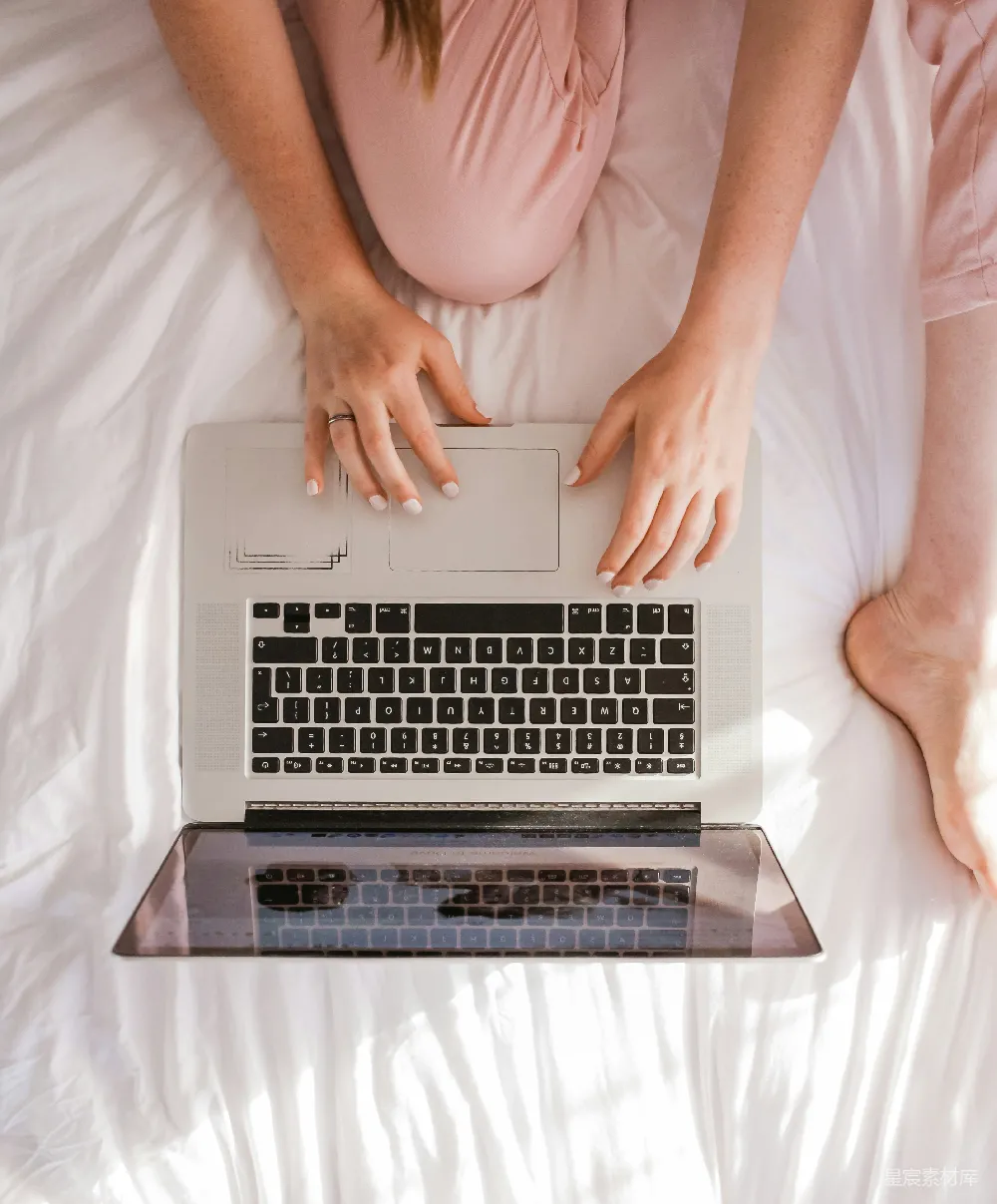 高清摄影 女性使用MacBook Pro