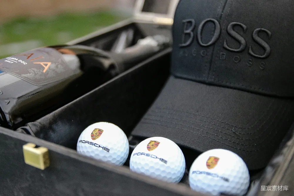 高清摄影 黑色盒子中的高尔夫球