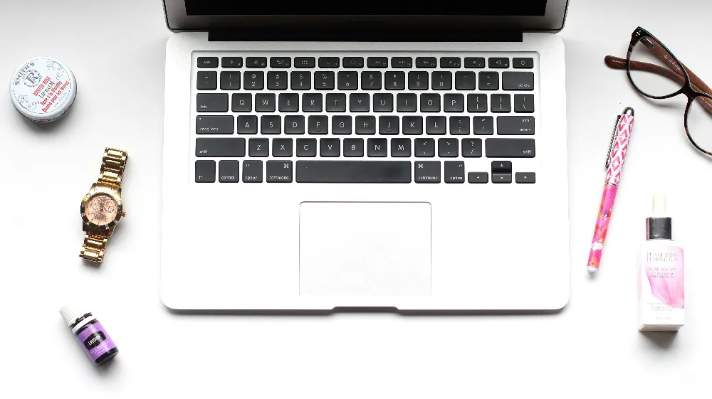 高清摄影  MacBook Pro 将配备触控笔