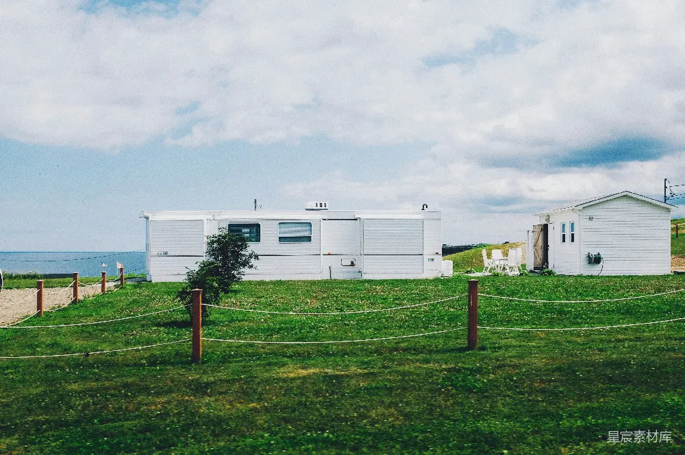 高清摄影  海边近处的白色小屋
