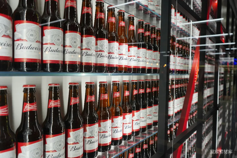 高清摄影  展示的百威啤酒瓶