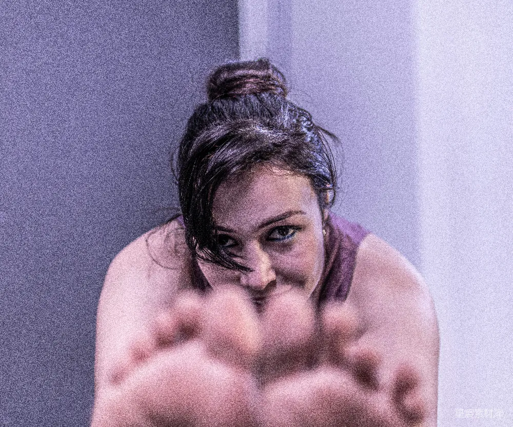 高清摄影 人物 一个女人手举过头