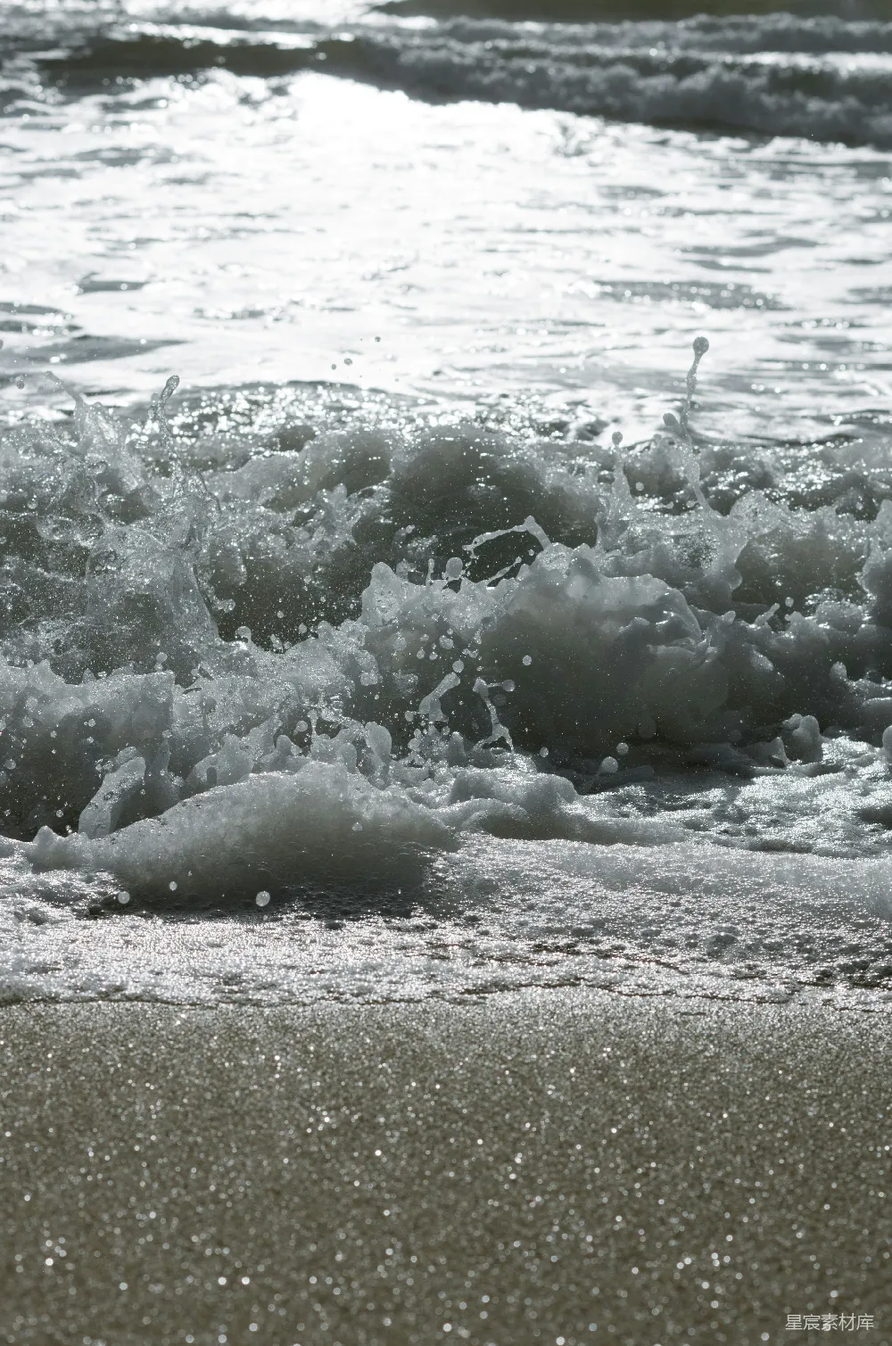 高清摄影 海滩上的海浪 crashing