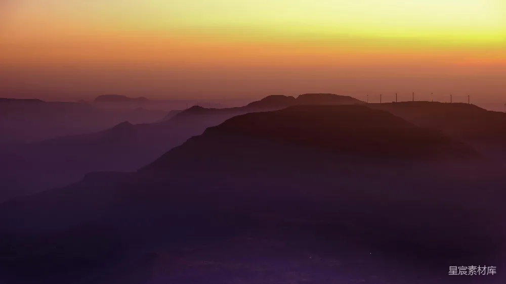 高清摄影 山峦之上，夕阳西下