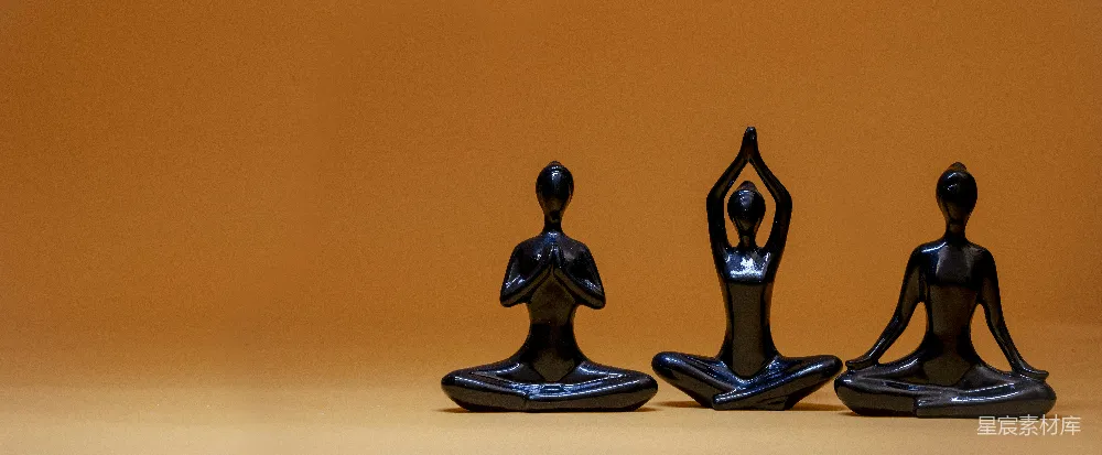 高清摄影 三座雕像并排坐着