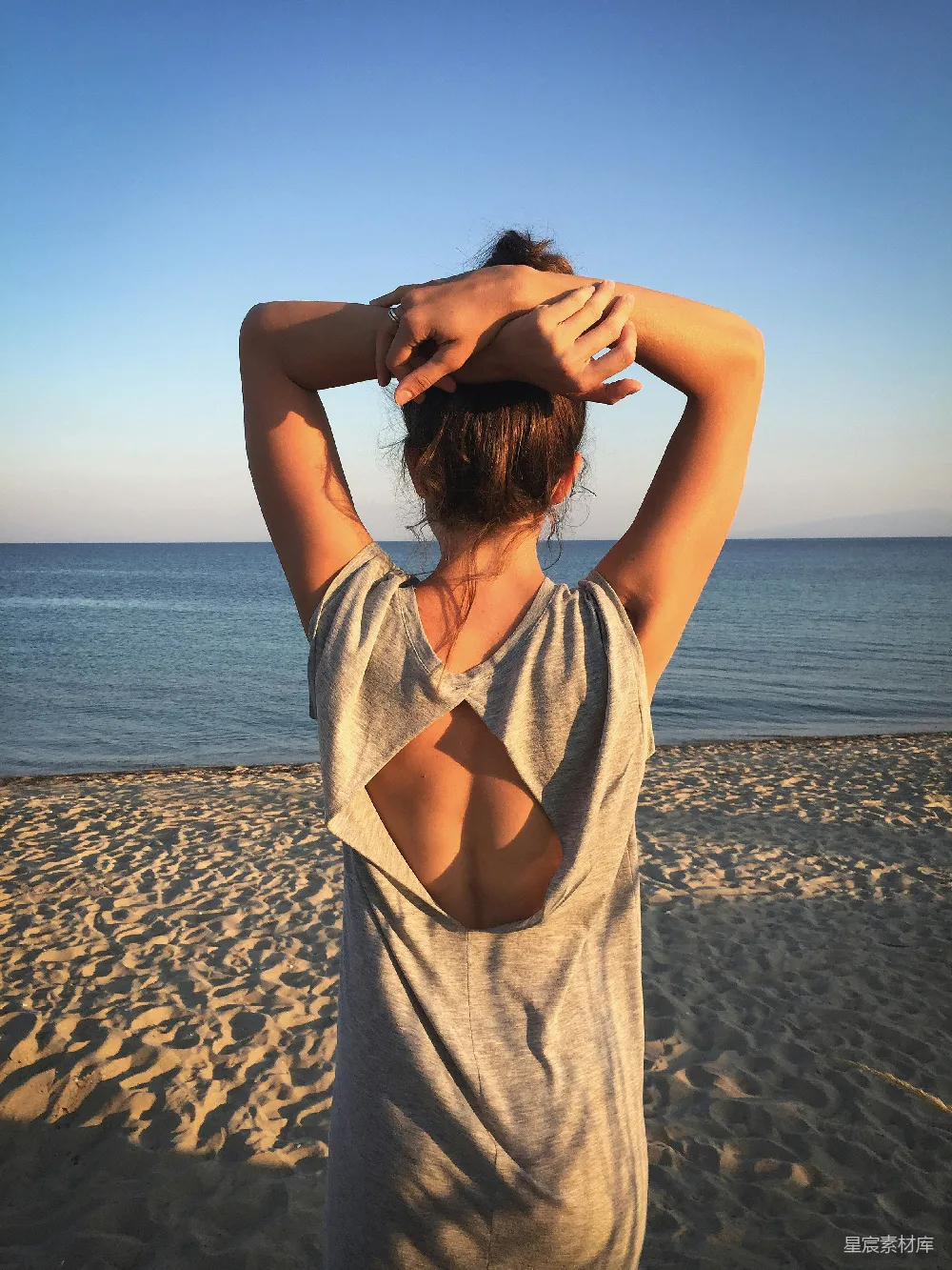 高清摄影  站在海边的女人