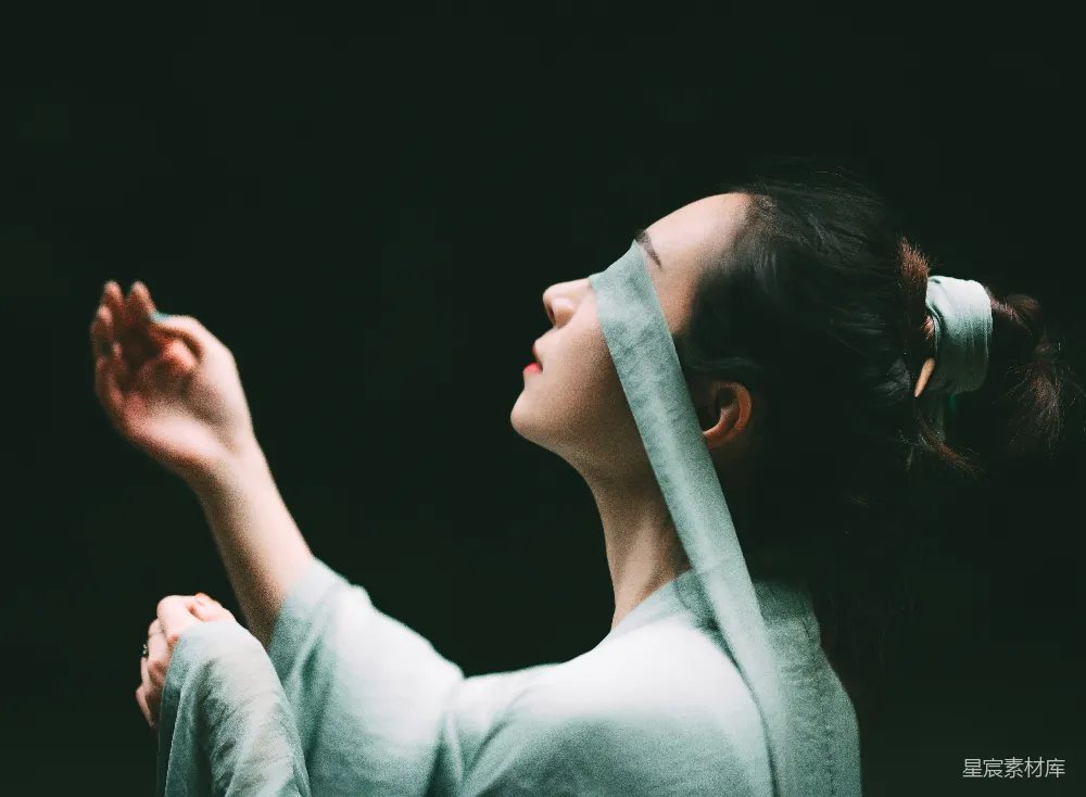 高清摄影 身穿白色上衣的女人