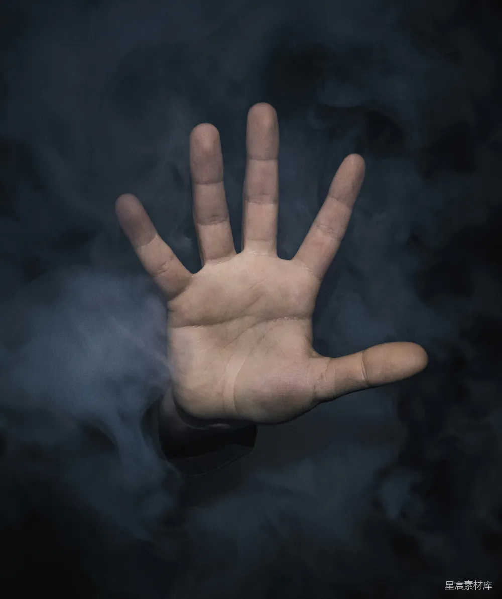 高清摄影 左手中留烟痕