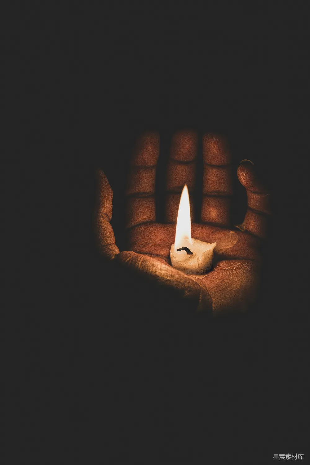 高清摄影  手中持烛