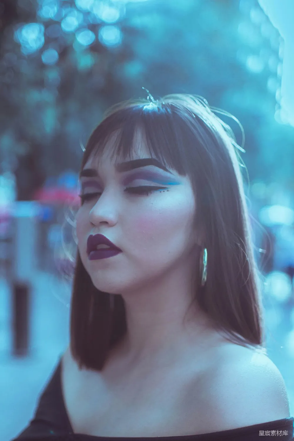 高清摄影 穿着黑色露肩上衣的女人