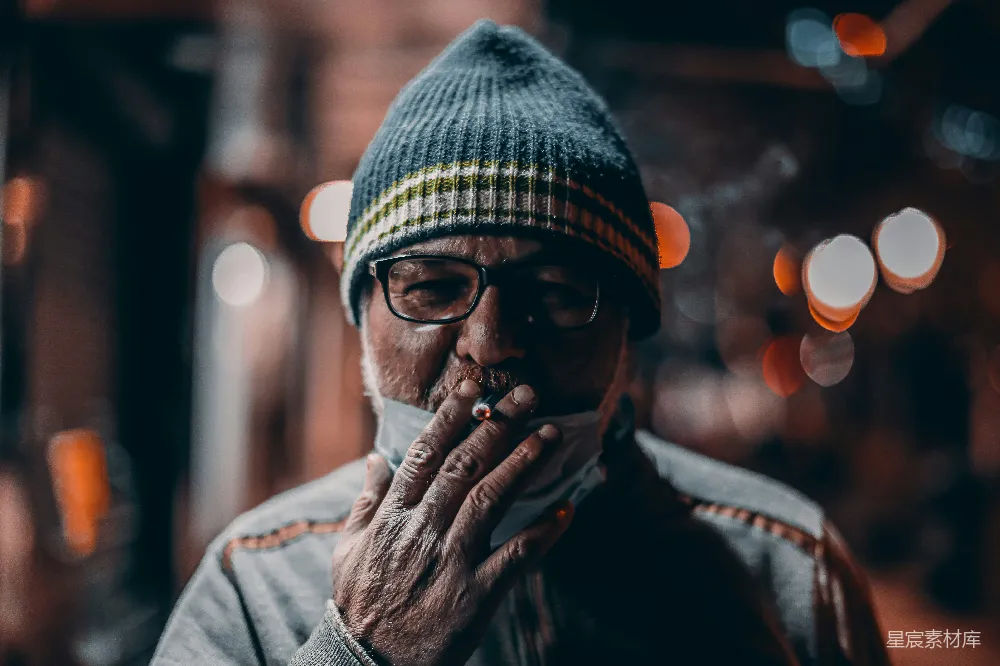 高清摄影 穿着灰色夹克的男人戴着针织帽
