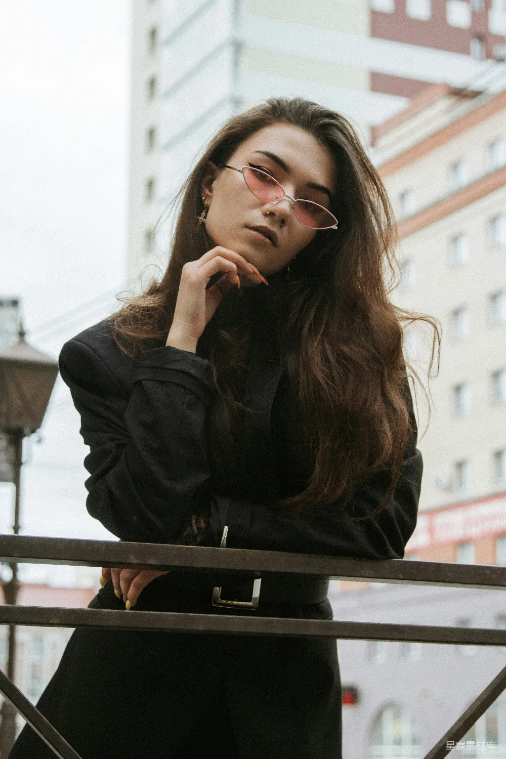 高清摄影 穿着黑色大衣的女人