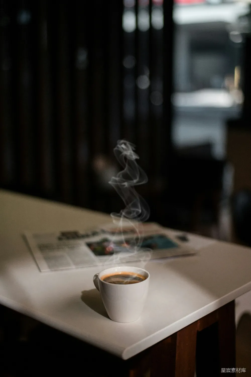 高清摄影 桌子上放着一杯咖啡