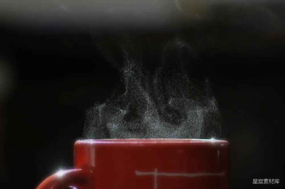 高清摄影 从装饮料的 mug 中冒出烟雾