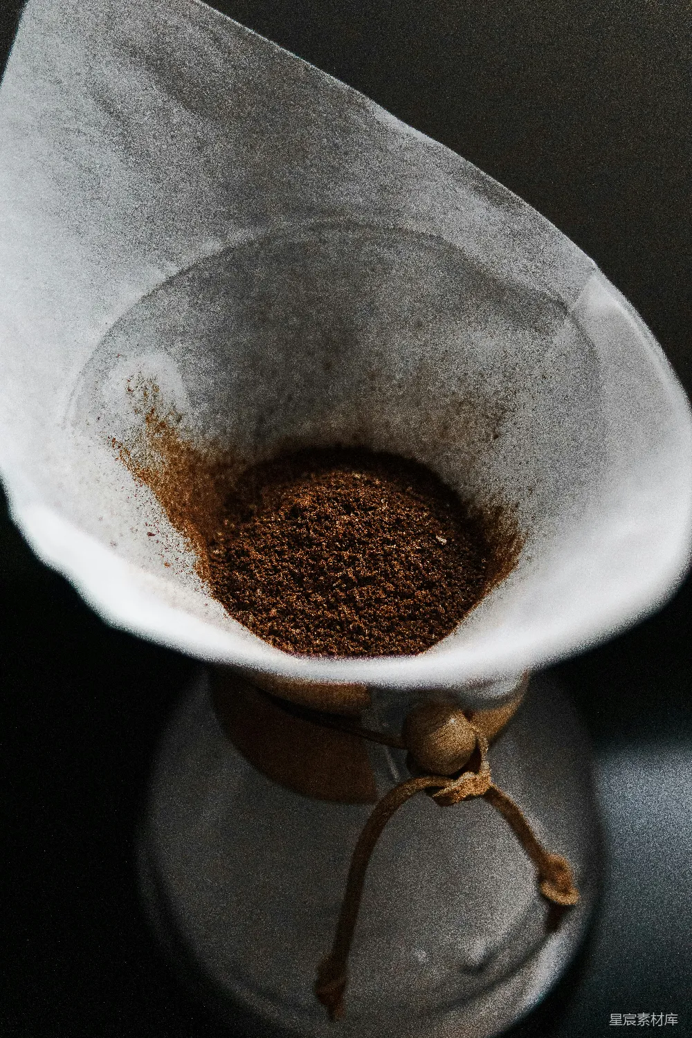 高清摄影 棕色咖啡在白色陶瓷 mug 中