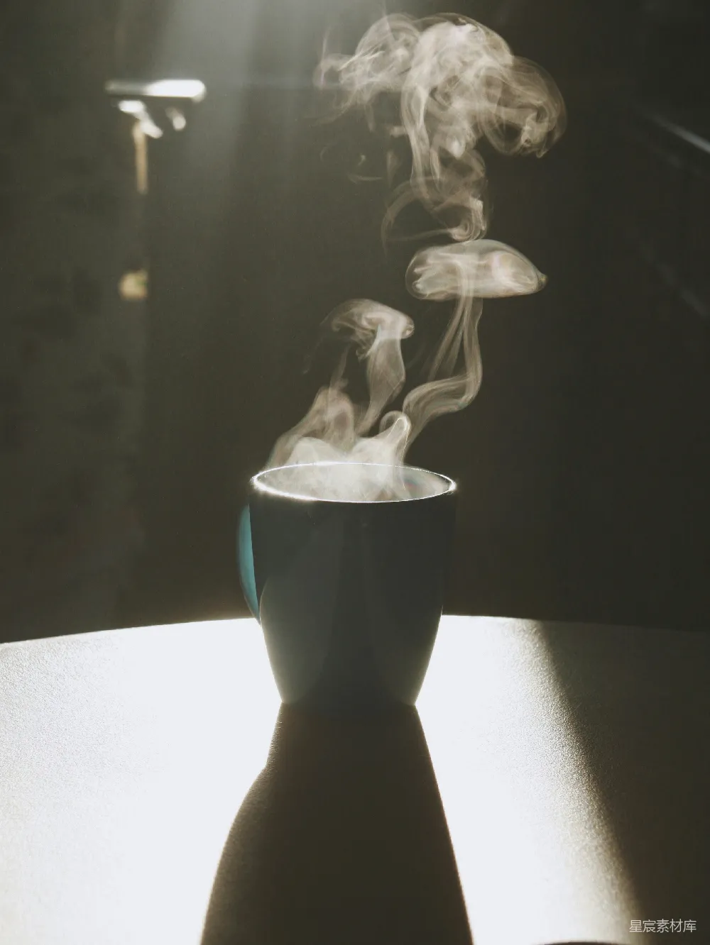 高清摄影 桌上的热饮一杯