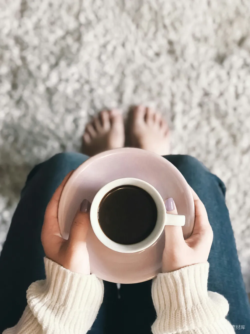 高清摄影  手持咖啡杯的人