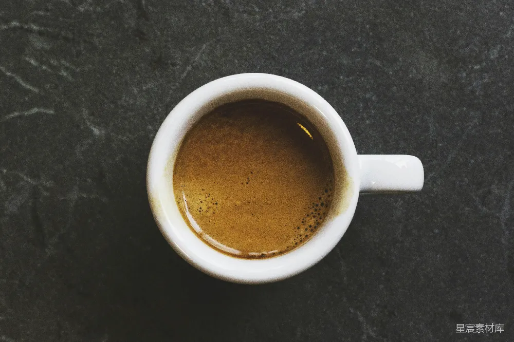 高清摄影 白陶瓷咖啡杯填满咖啡