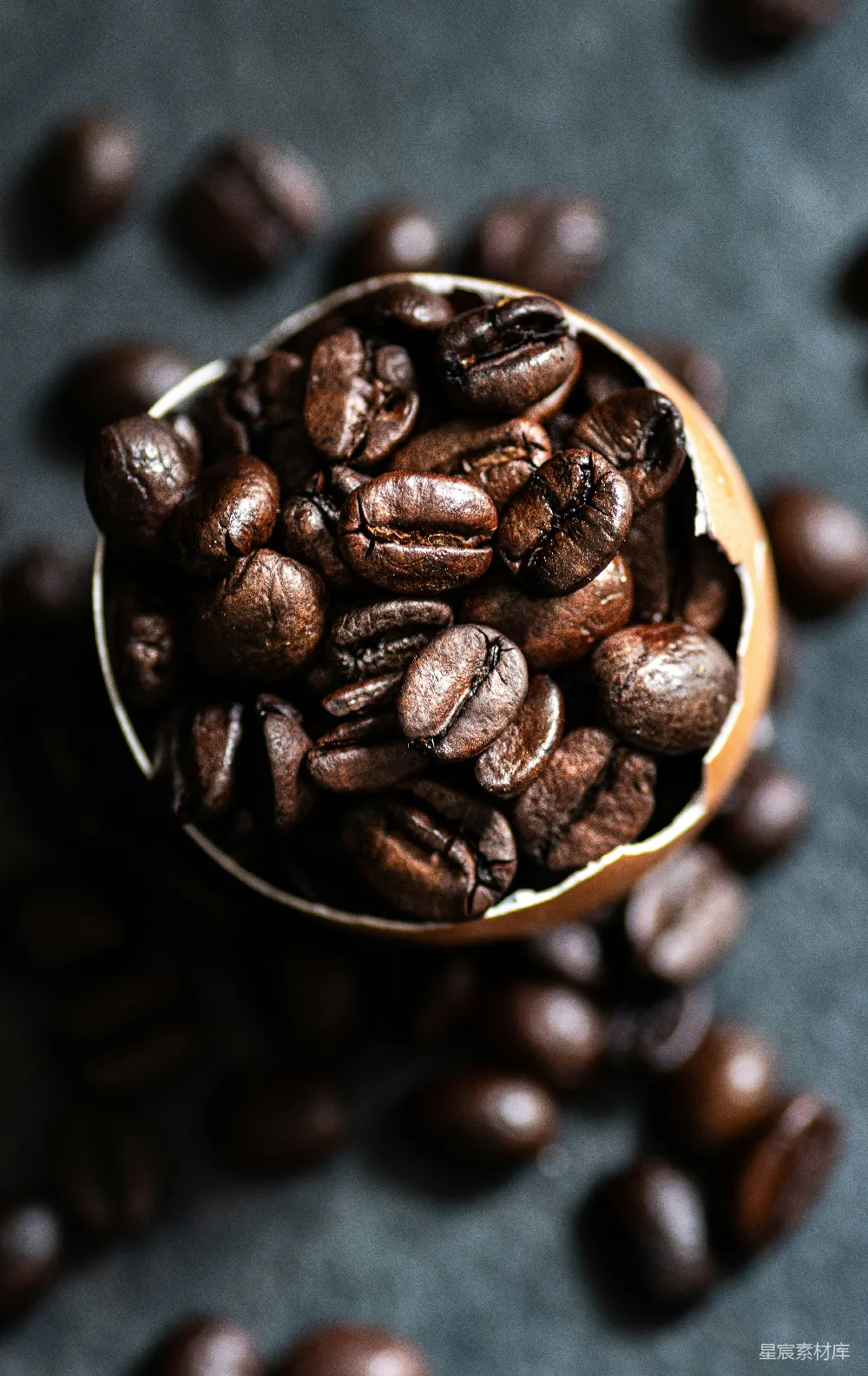 高清摄影 棕色陶瓷 mug 中的咖啡豆