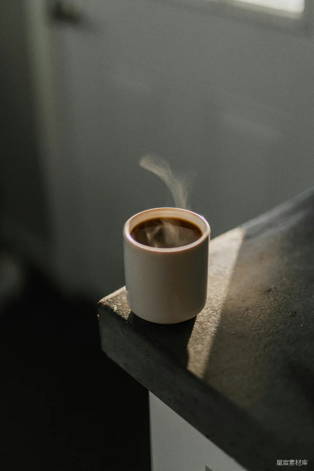 高清摄影  桌上一杯咖啡。