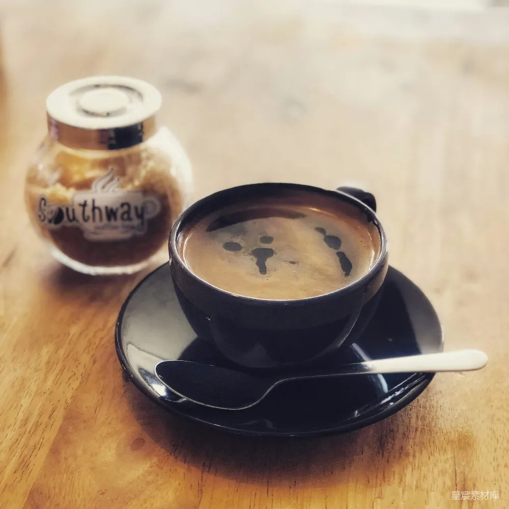 高清摄影 黑色陶瓷茶杯与茶碟的特写摄影