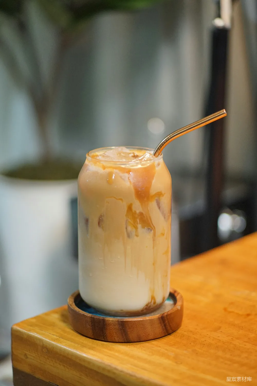 高清摄影 一杯里面有饮料的玻璃杯