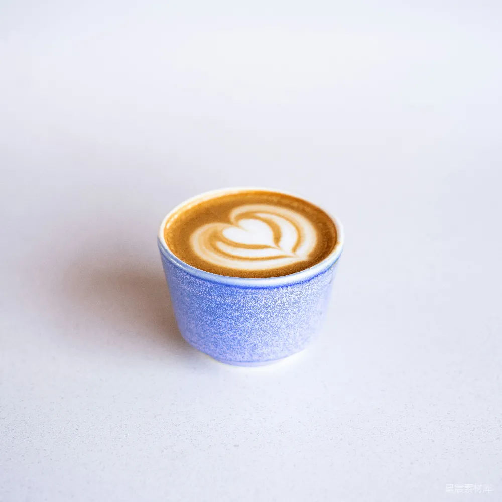 高清摄影 蓝白陶瓷咖啡杯