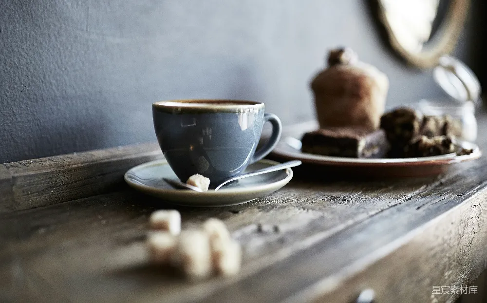 高清摄影  桌子上一杯茶