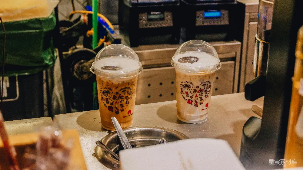 高清摄影  几个放在台面的杯子