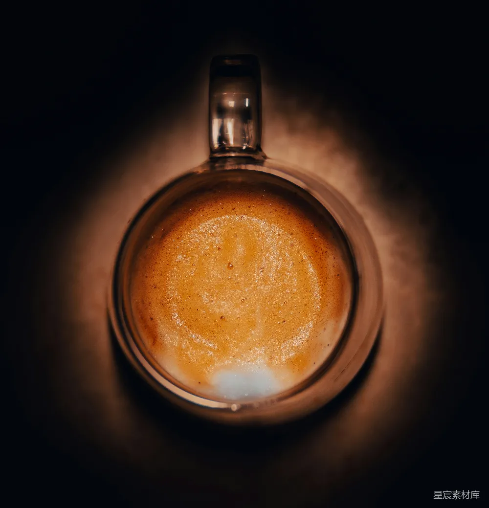 高清摄影  带暗背景的灯泡
