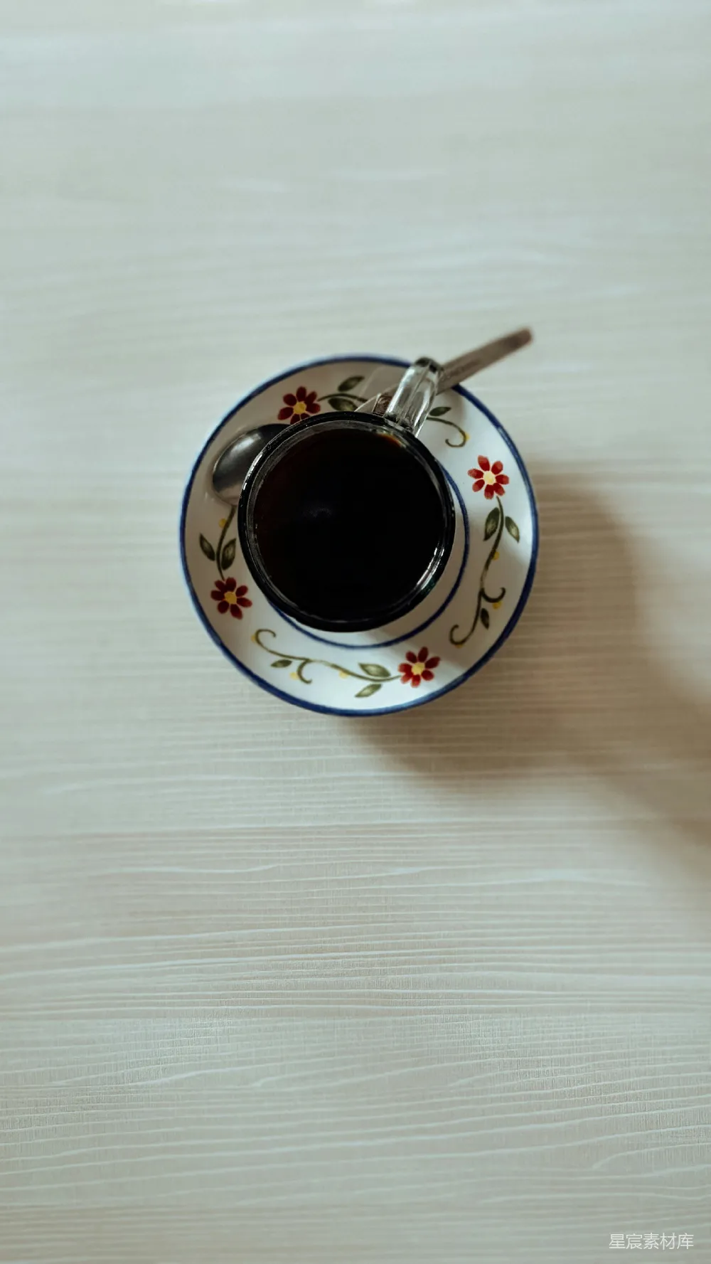 高清摄影  茶杯放在一个托盘上
