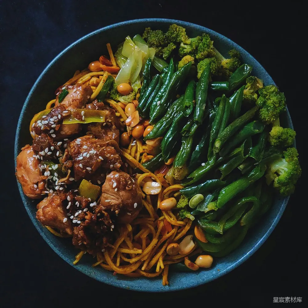 高清摄影 壁纸 一只蓝色的碗里盛满了肉和蔬菜