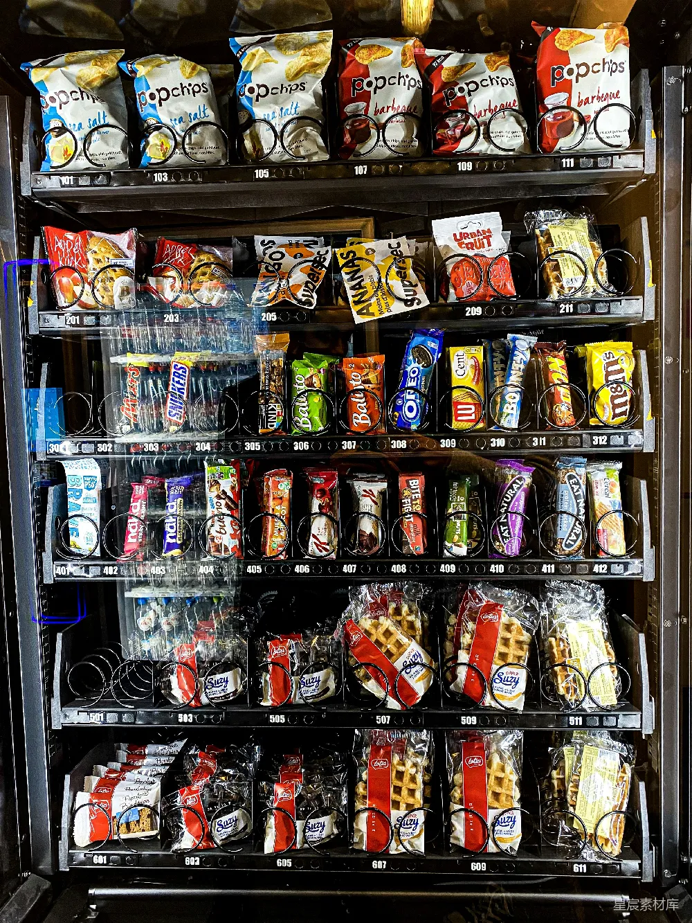 高清摄影  货架上的各种食品包装