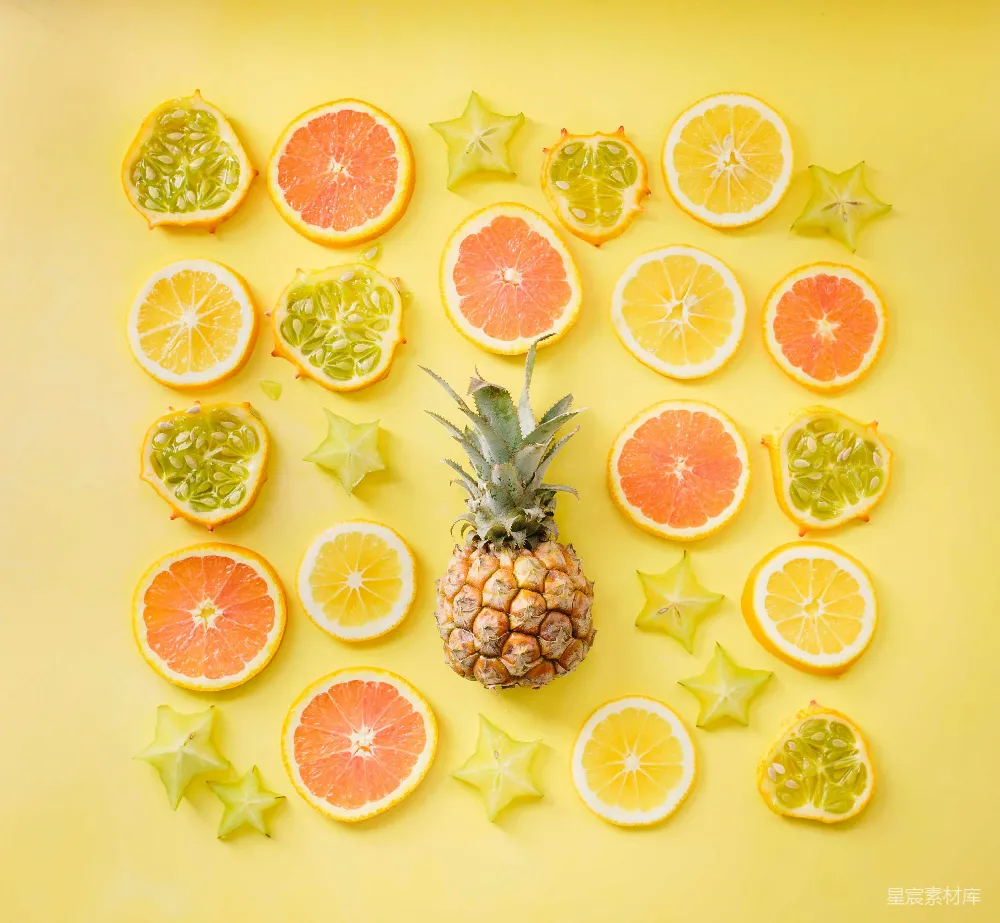 高清摄影 pineapple 被柑橘类水果围绕