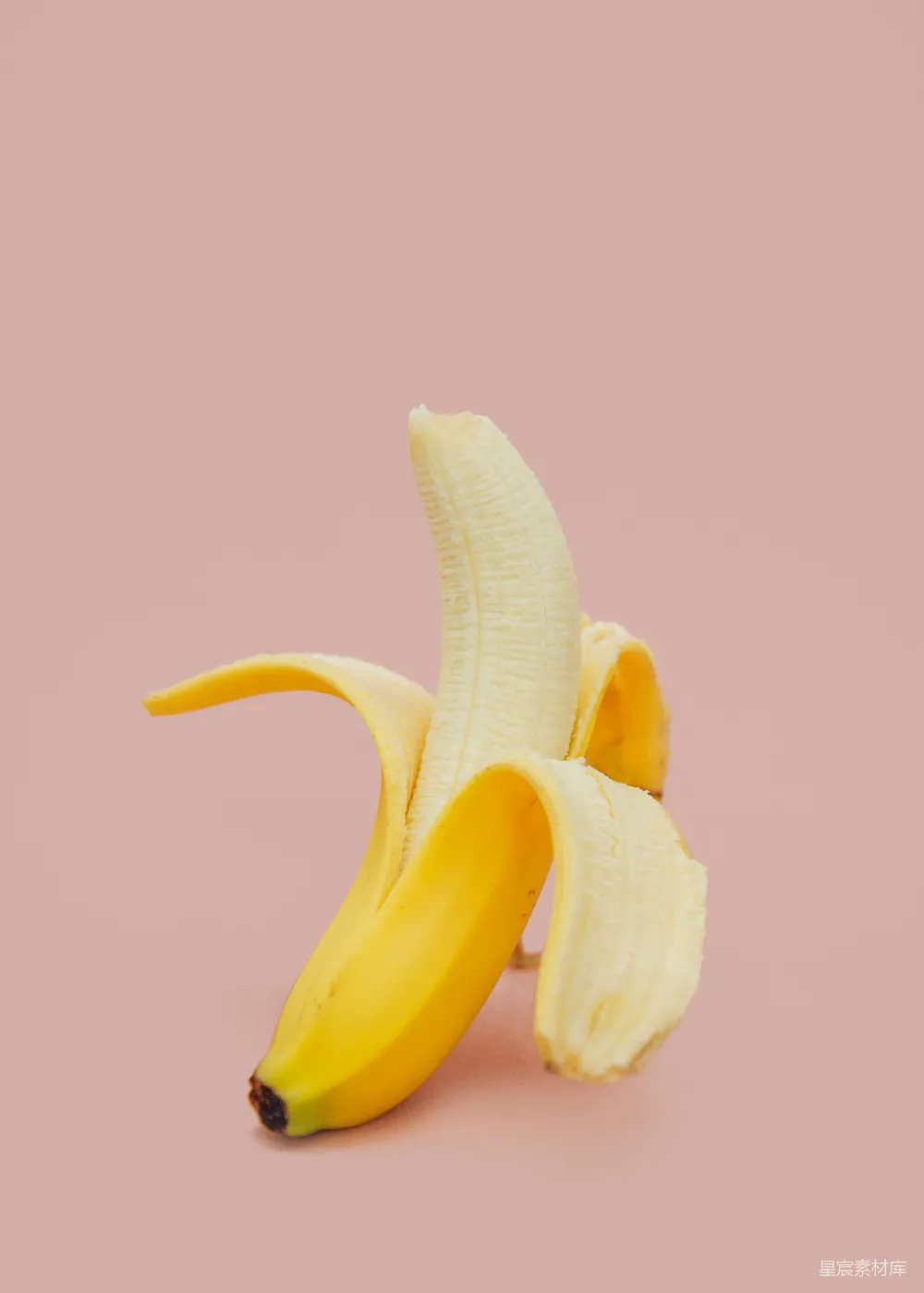 高清摄影  半剥皮的香蕉果实