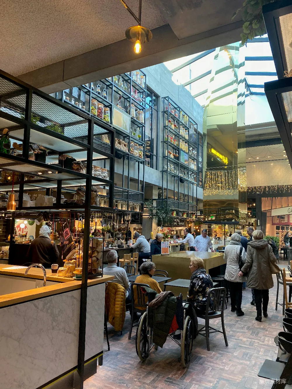 高清摄影 商店里白天的人们