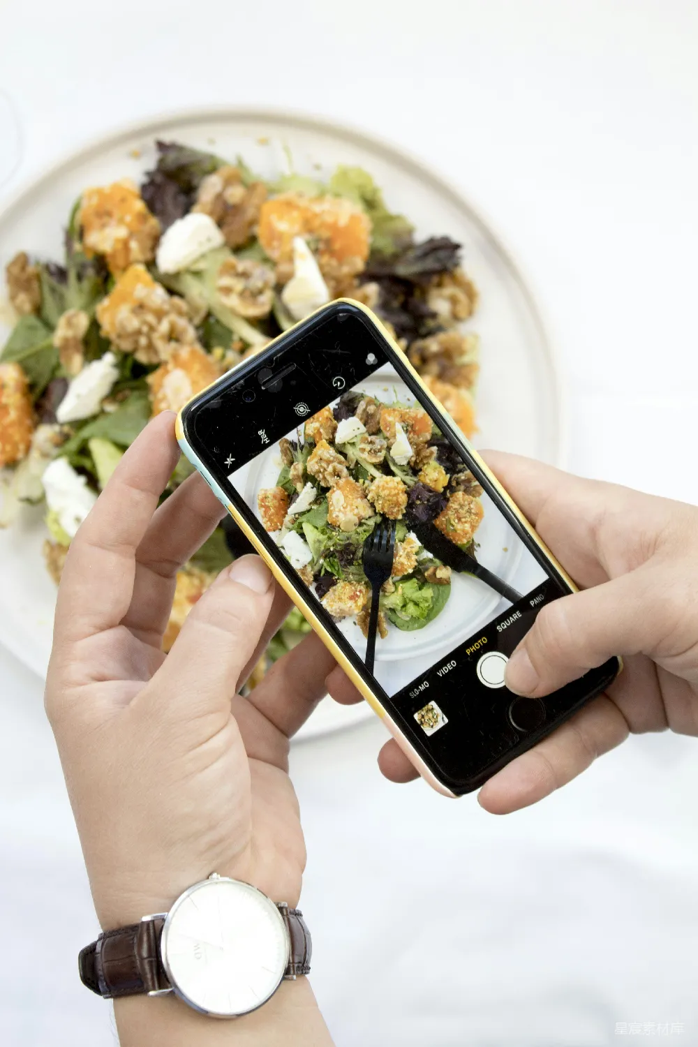 高清摄影 使用iPhone拍食物的人