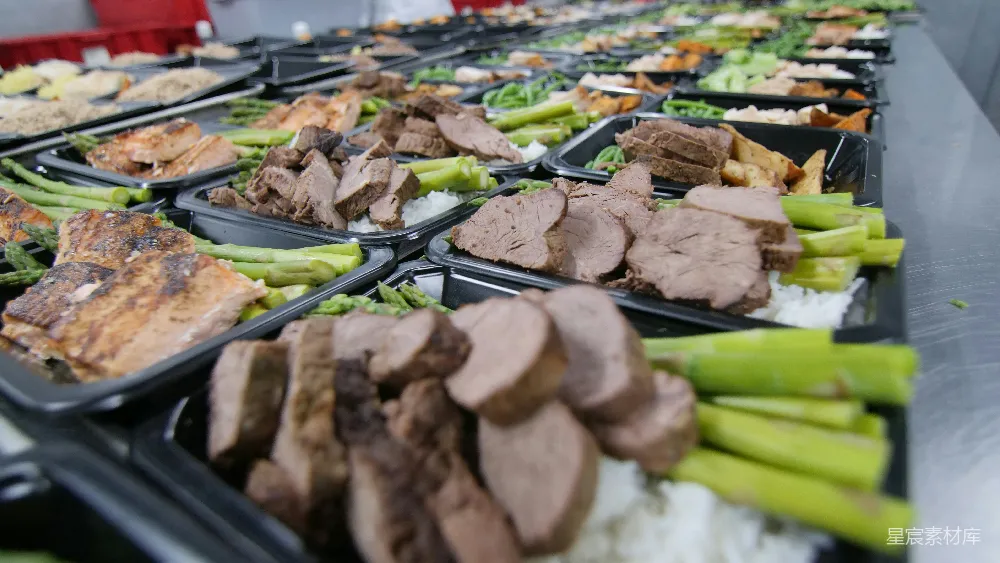 高清摄影  一桌摆满了各种类型的美食