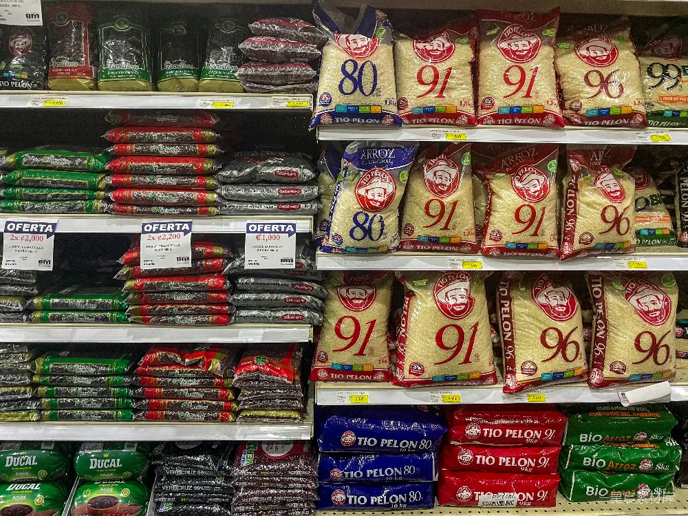 高清摄影 壁纸 一家超市里摆满了各种食物