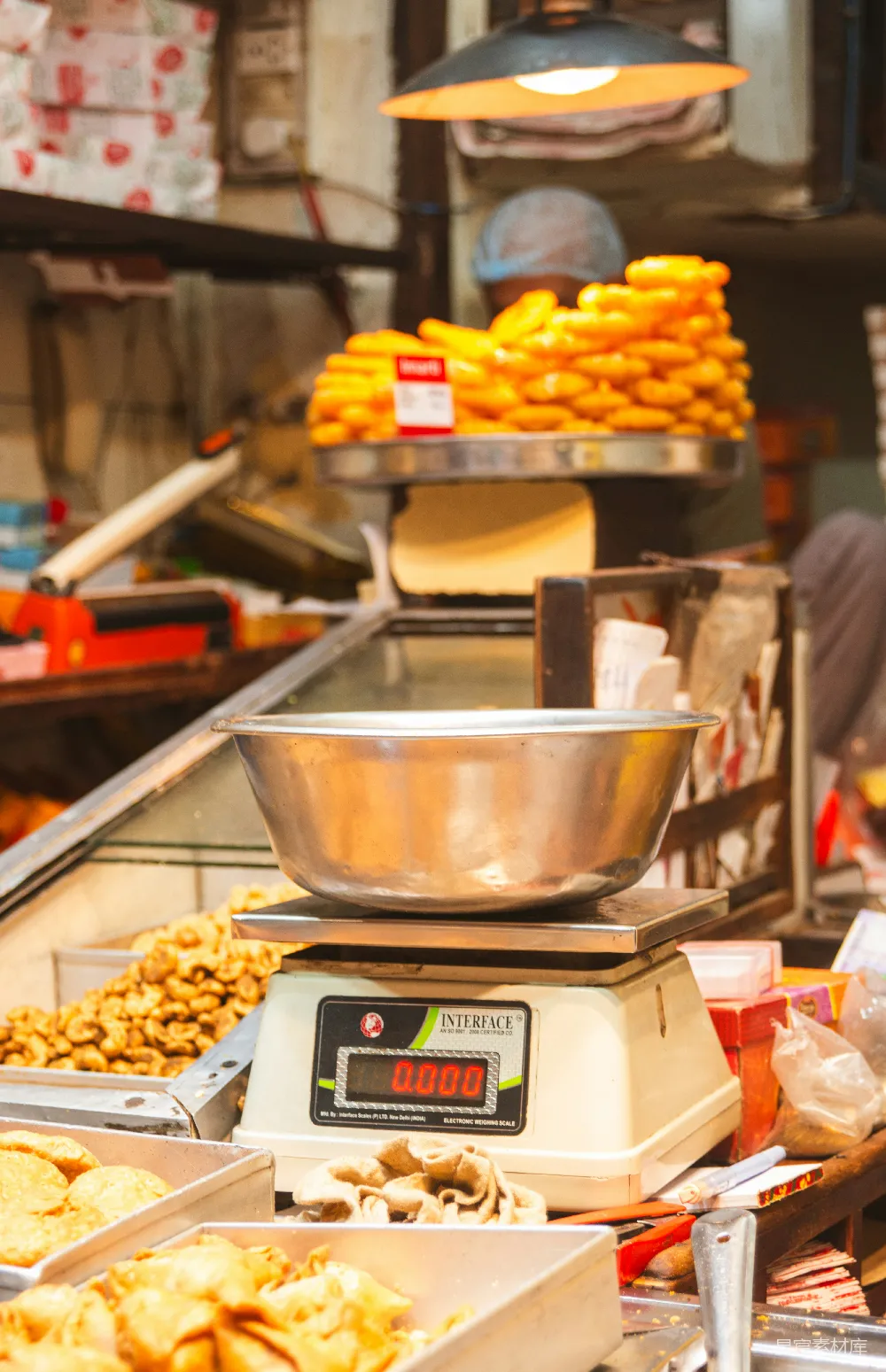 高清摄影  零刻度旁边有食物物品显示。