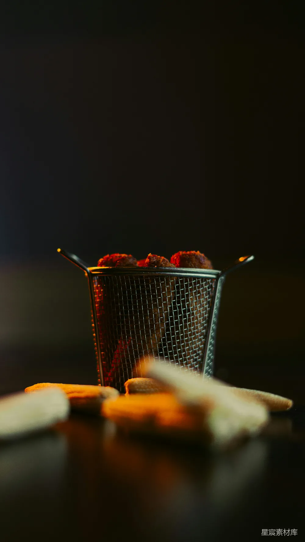 高清摄影 一只装有红色液体的玻璃杯