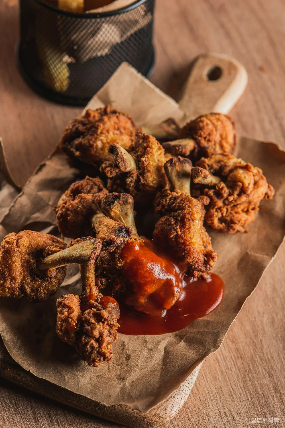 高清摄影 酥脆炸鸡翅配蘸 sauce