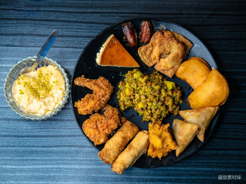 高清摄影  一盘各式各样的炸食和甜点