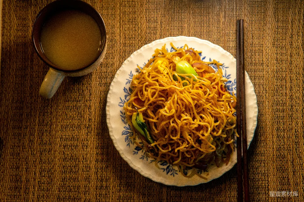 高清摄影 白瓷盘中的意面菜肴