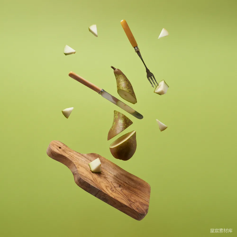 高清摄影 一块木制的砧板上放置着一把刀和一些食物。
