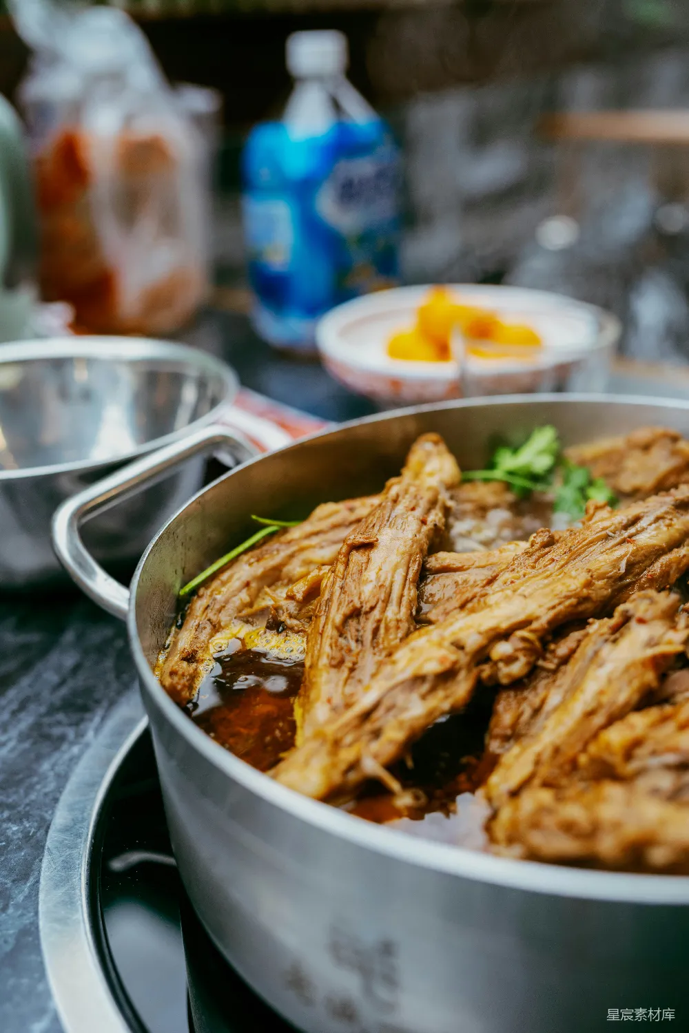高清摄影  一锅炖肉的特写镜头。