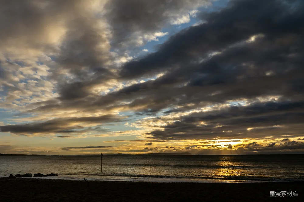 高清摄影 夕阳下海滩上的人 silhouette 在海滩上的日落景色