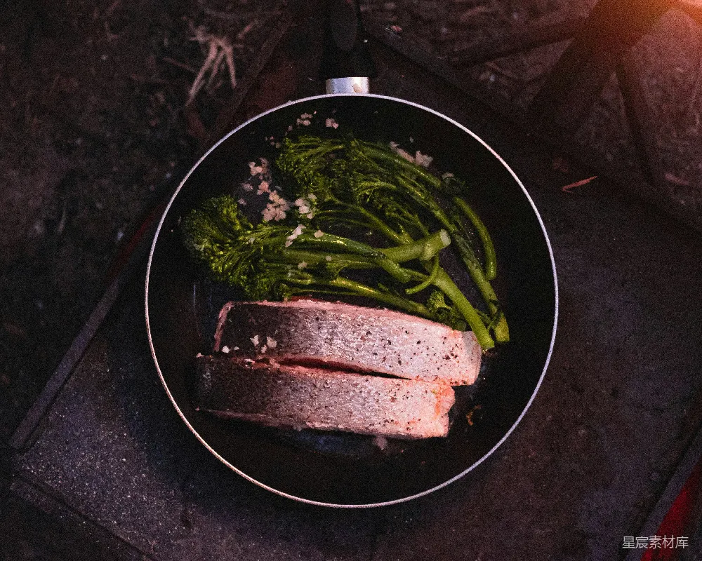 高清摄影  黑锅里的切肉
