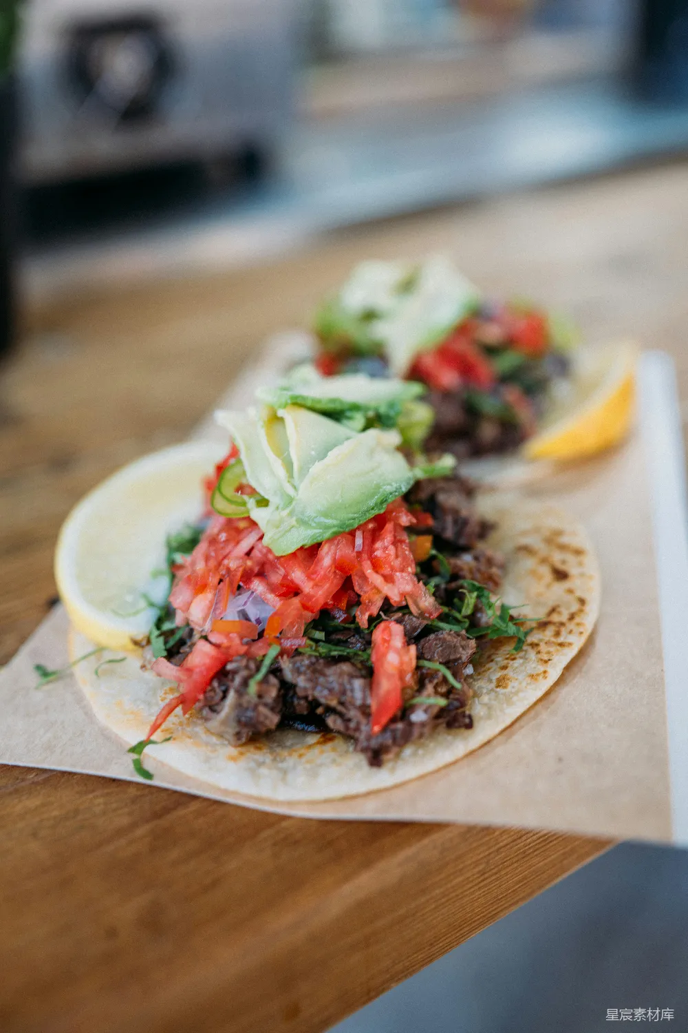 高清摄影  桌子上一个 taco 的特写