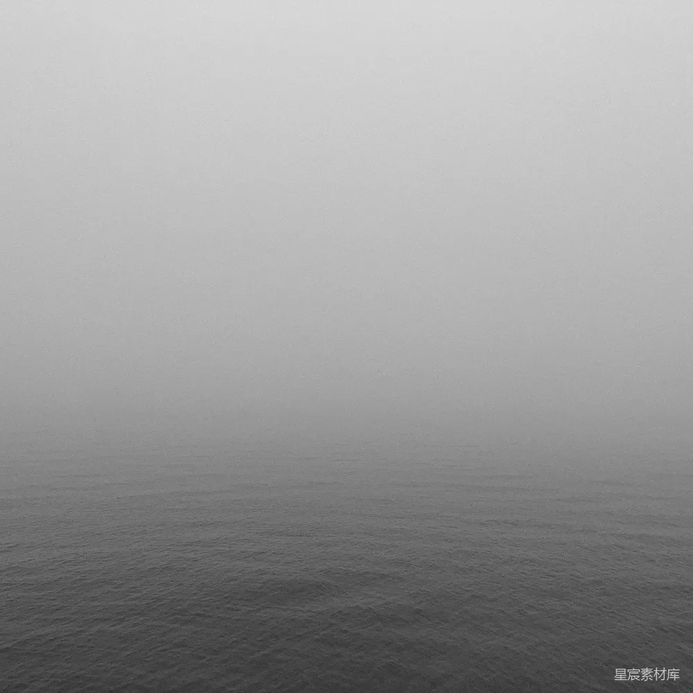 高清摄影 一张黑白照片中波涛汹涌的雾海